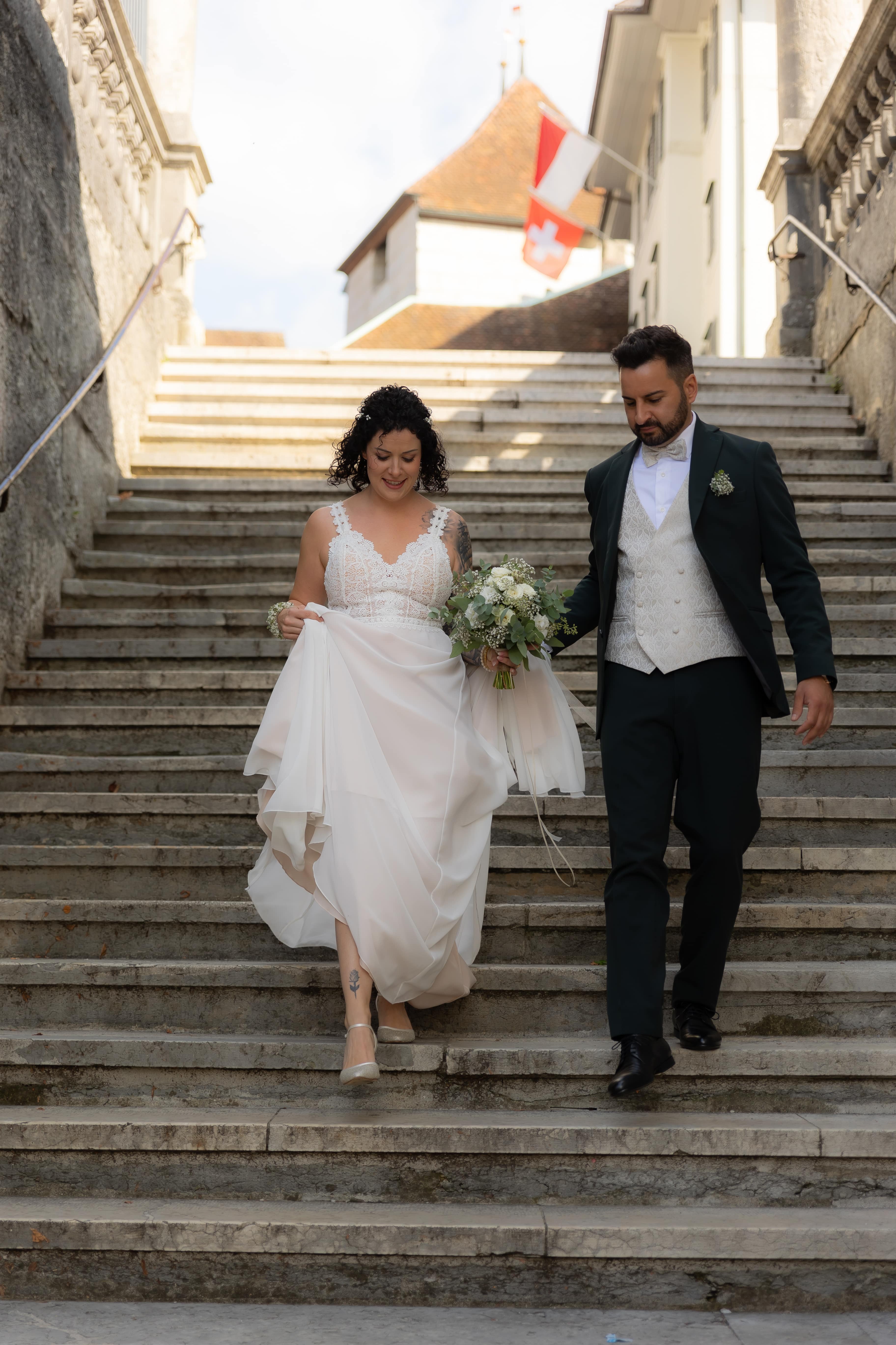Der erste Tanz des Brautpaares in einem stilvollen Hochzeitssaal in Zürich