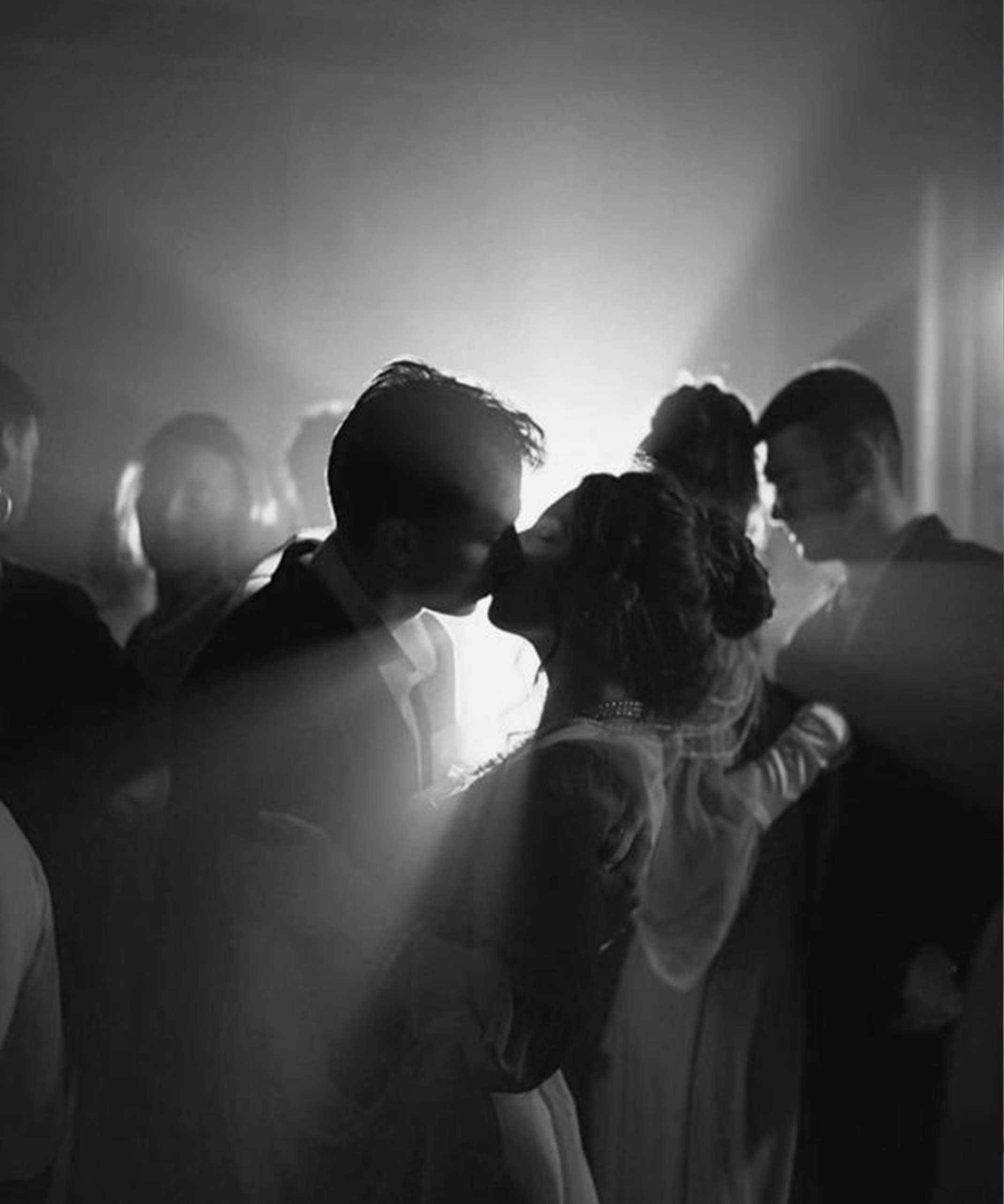 Fotos von Brautpaaren während ihrer Hochzeit in der Schweiz