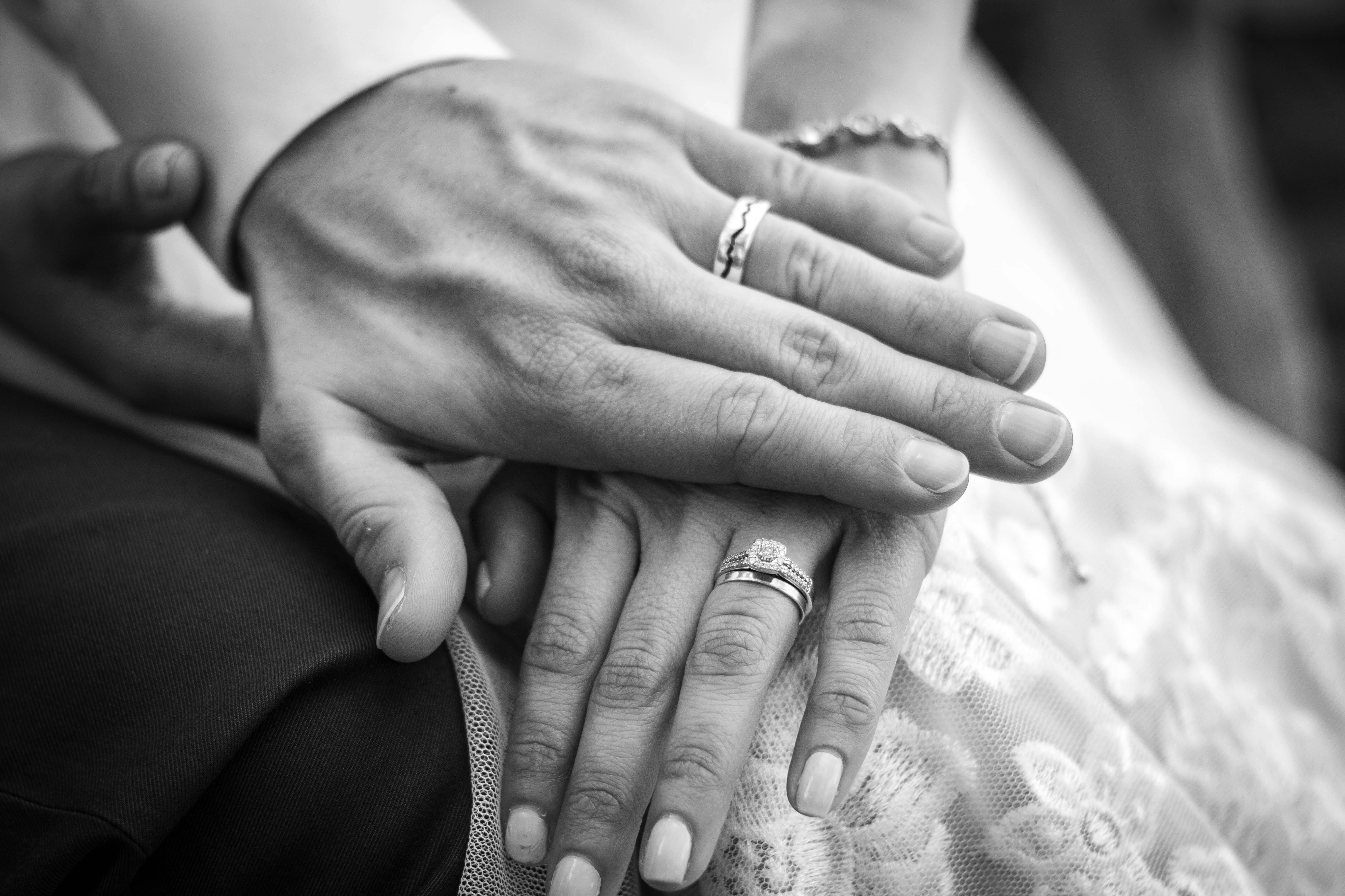A group of suitcases that are all different colors.